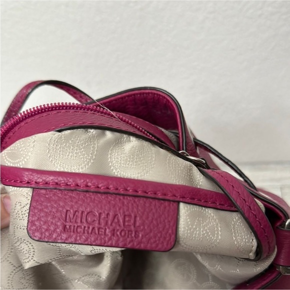 Michael Kors Leather Drawstring Bucket Bag EUC - Picture 7 of 14